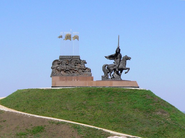 Луганский район