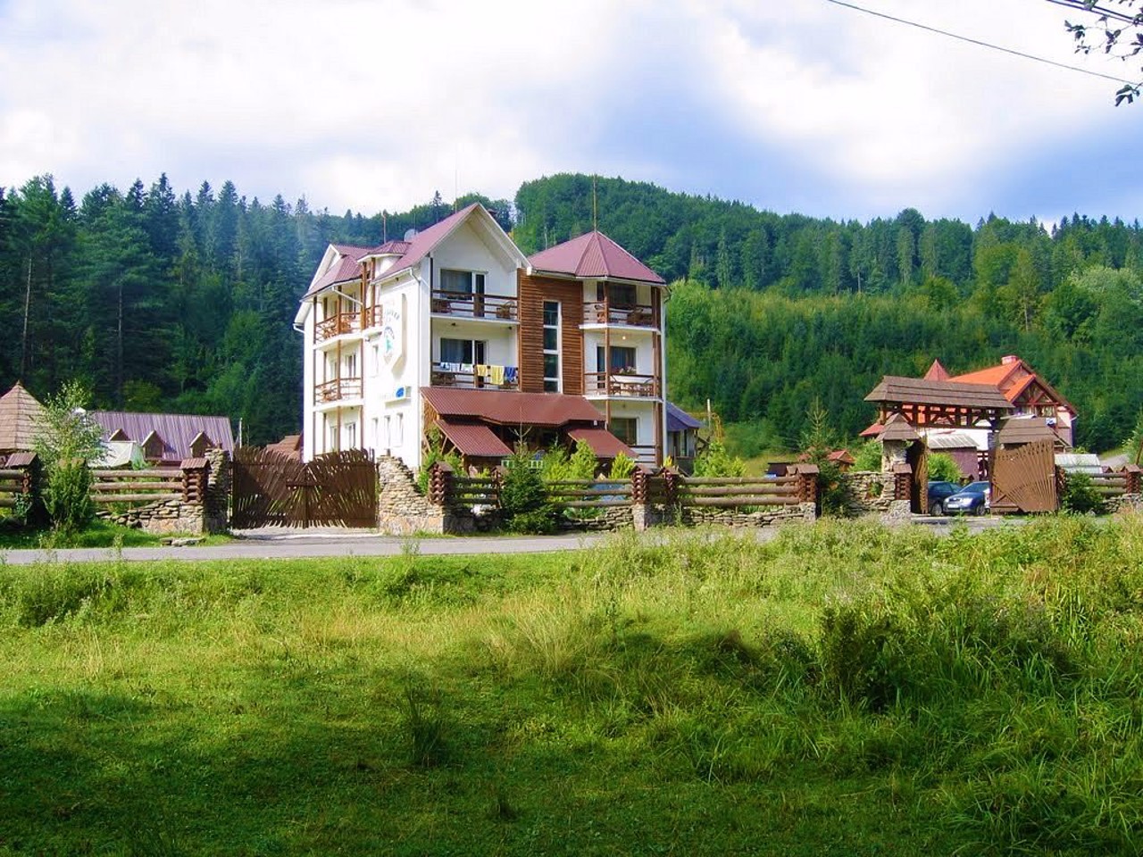 Zhdeniievo village