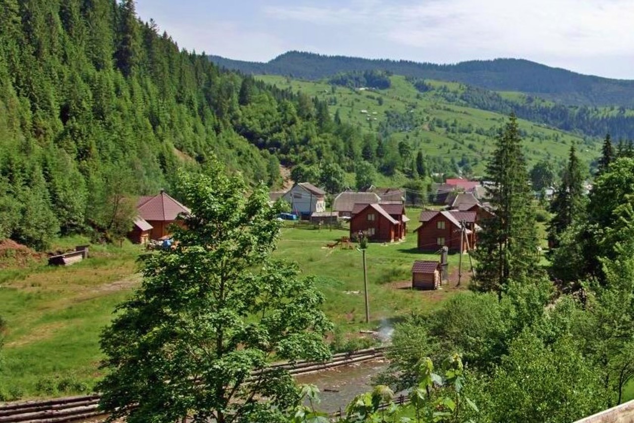 Synevyrska Poliana village