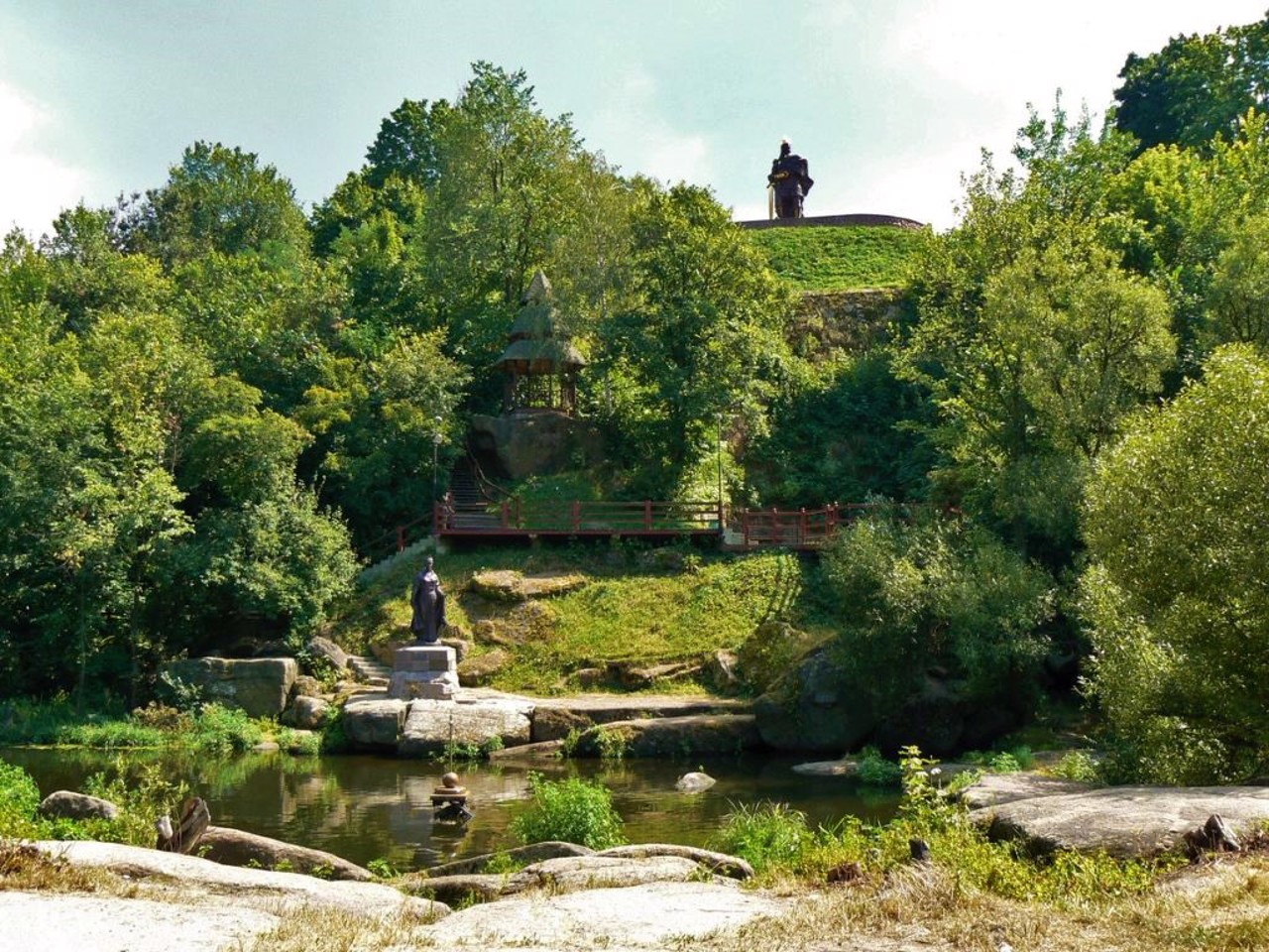 Искоростень сейчас. Коростень Древлянский парк. Коростень Житомирская область. Коростень город Украина. Город Коростень Житомирская область.