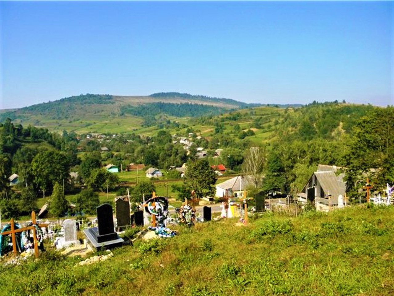 Yasenytsia-Zamkova village