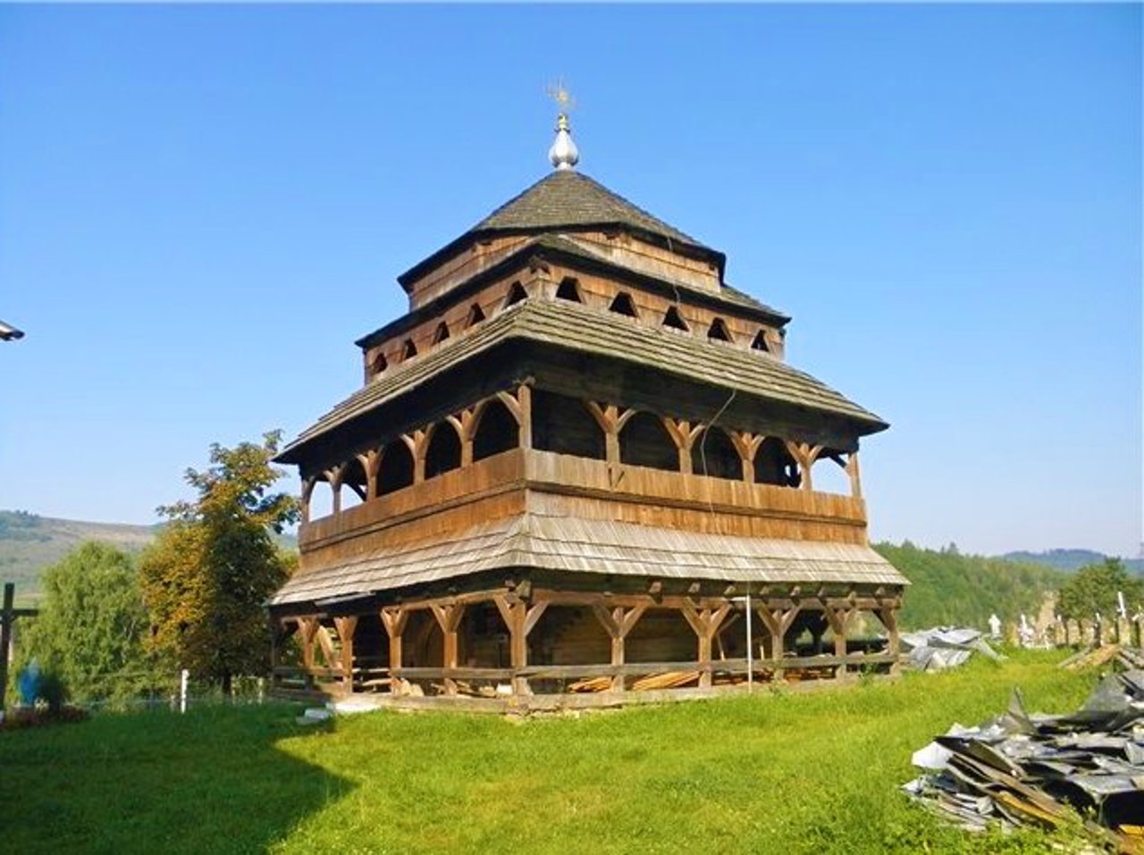 Yasenytsia-Zamkova village