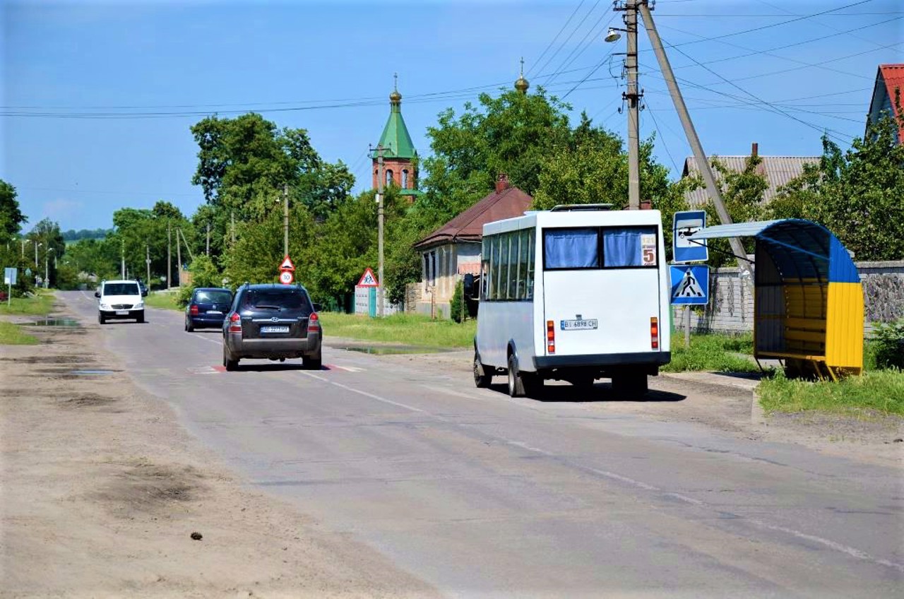 Kamyani Potoky village