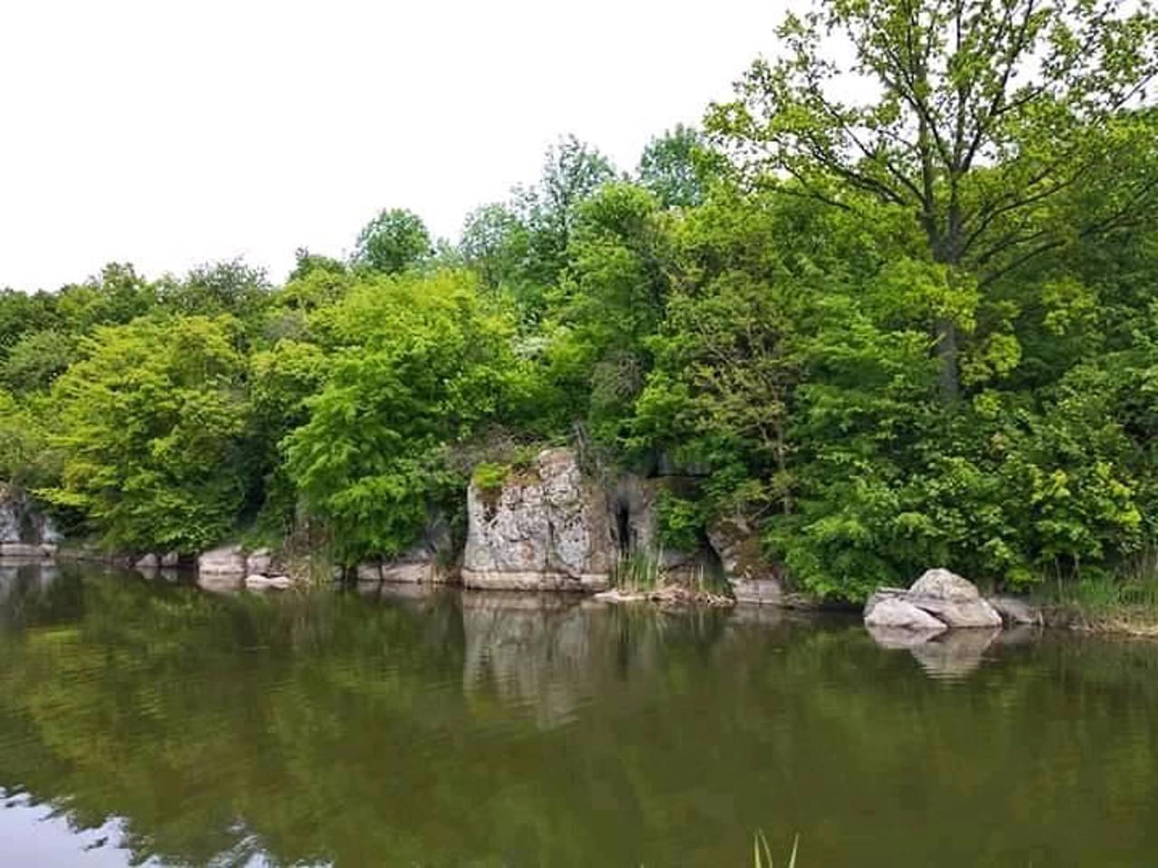 Камінь Руданського, Хомутинці