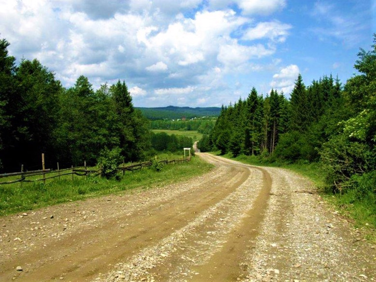 Village Banyliv-Pidhirnyi