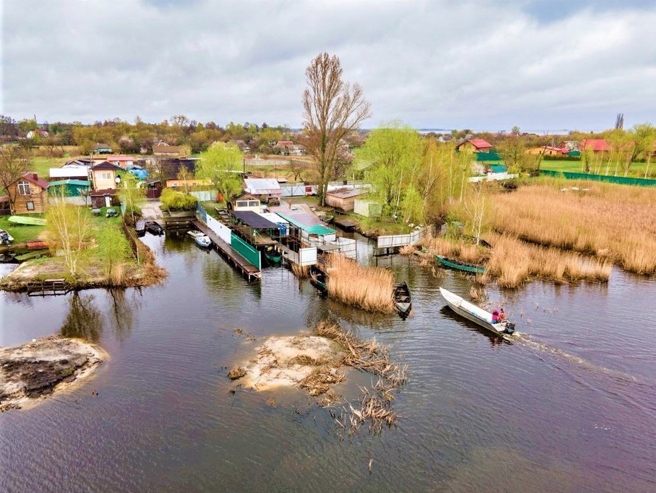 Село Страхолісся