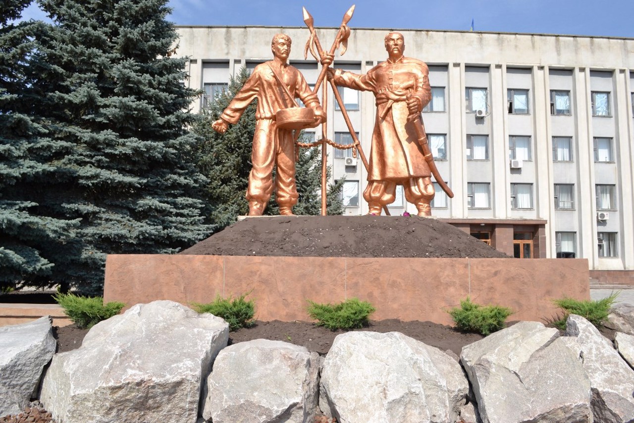 Monument to the founders of Tsarichanka