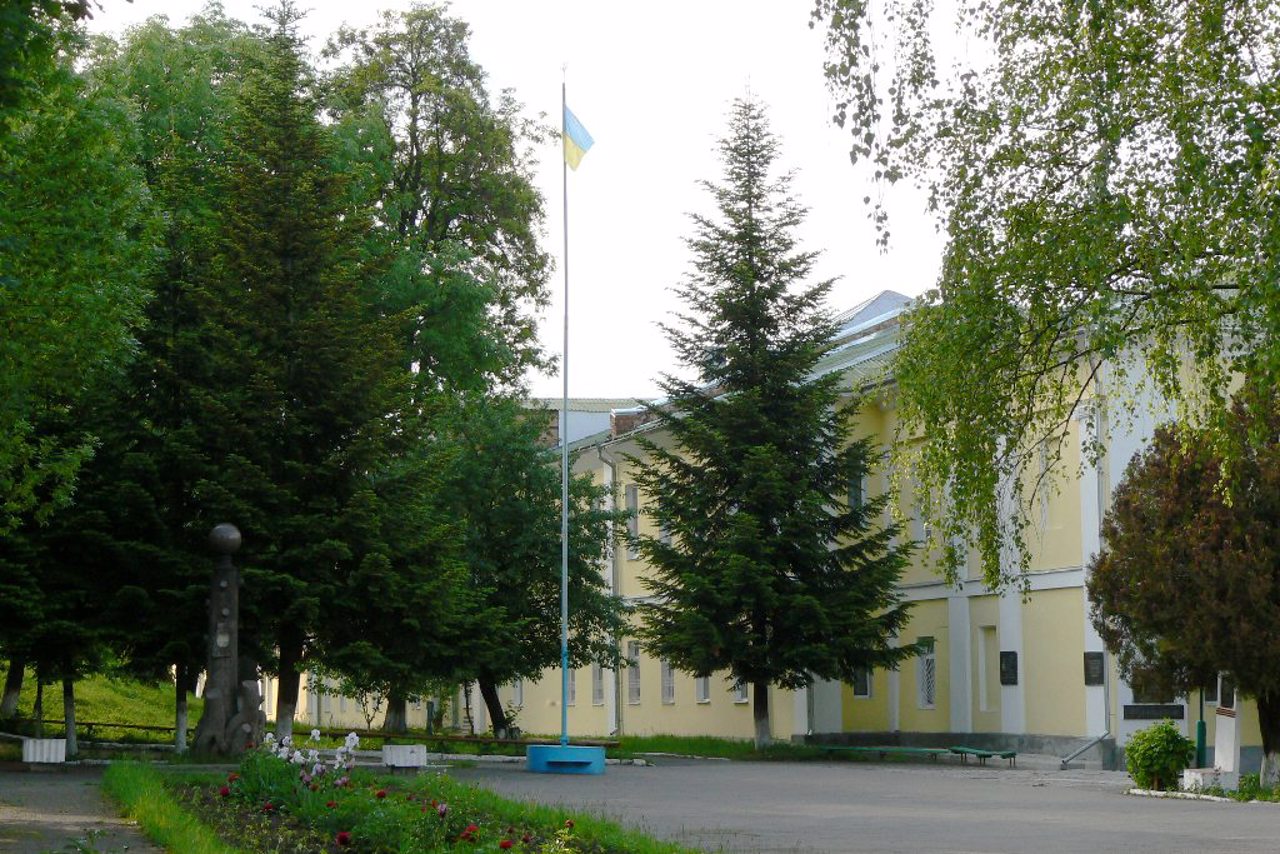 Селище Тиврів
