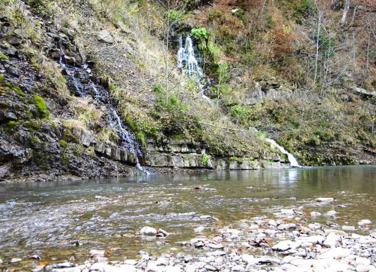 Kamyanka Waterfall, Synevyrska Poliana