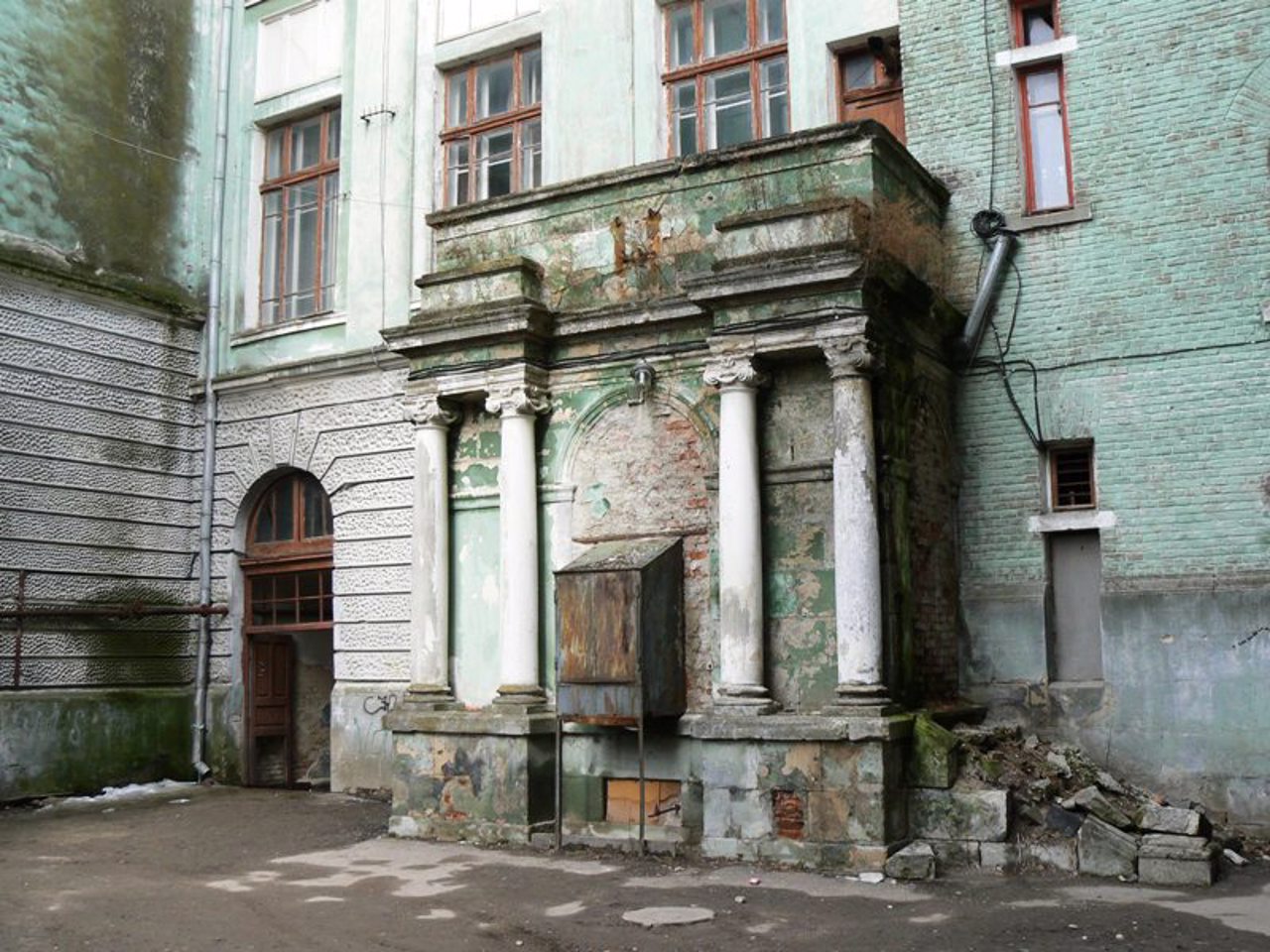 Venetian Courtyard, Ternopil