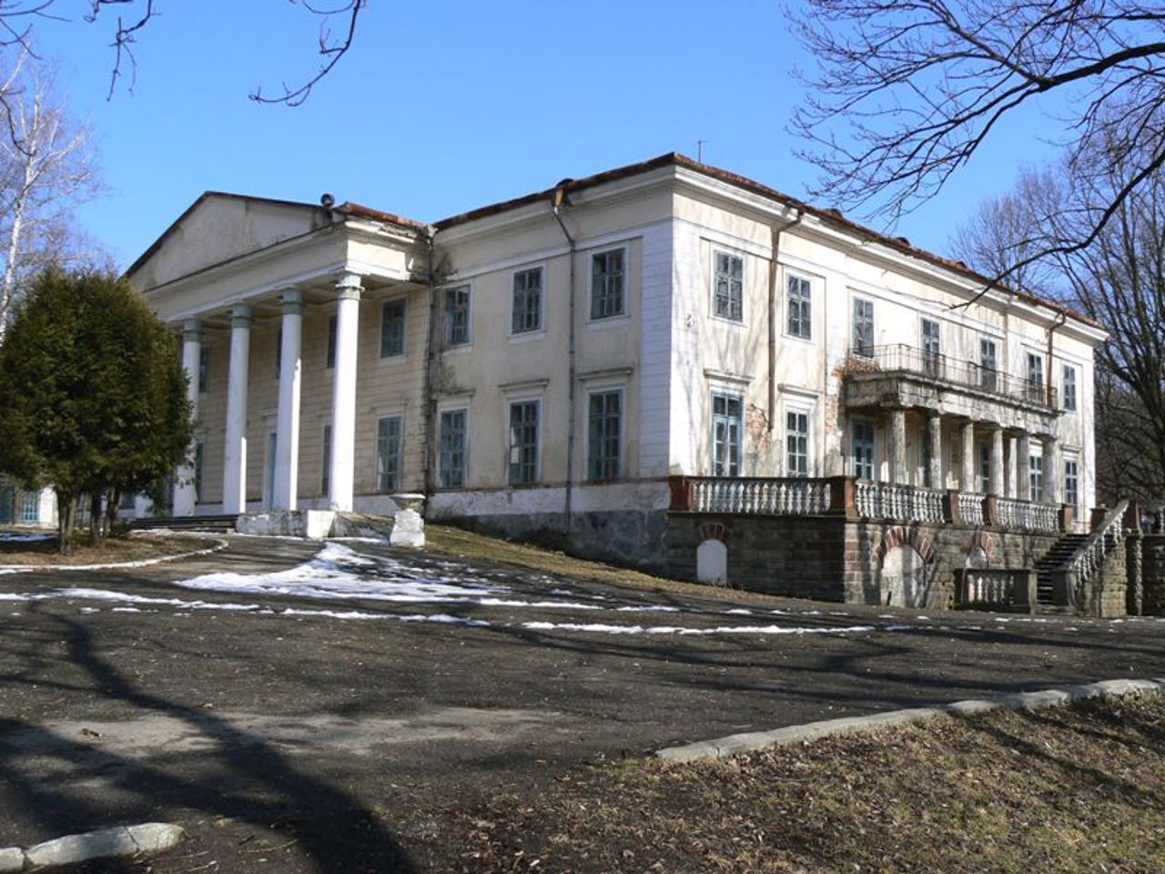 Golukhovsky Palace, Strusiv