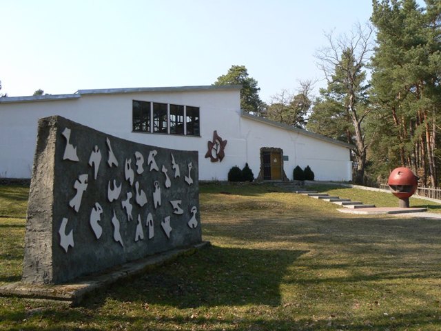 Mykhaylo Dzyndra Museum of Modern Sculpture, Briukhovychi