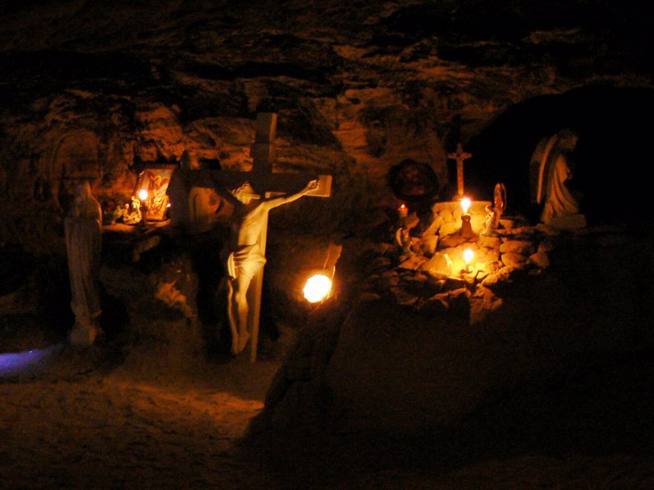 Страдчанская пещера, Страдч
