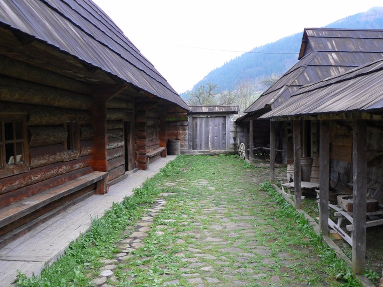 Museum Khata-Grazhda, Kryvorivnia