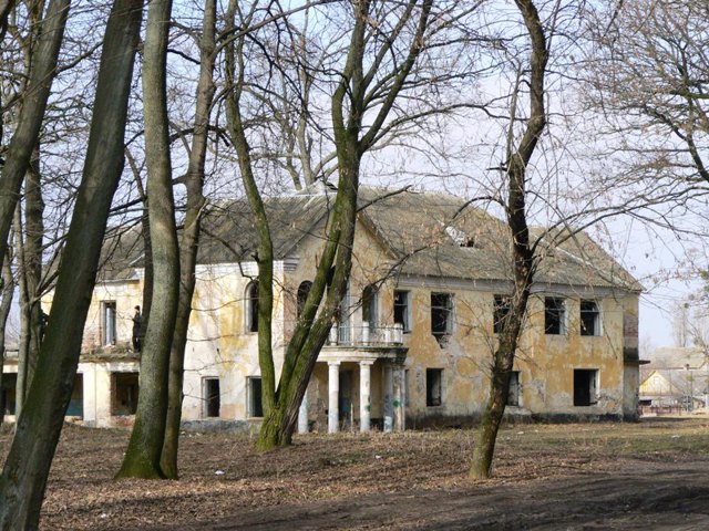 Vilha Manor, Holoby