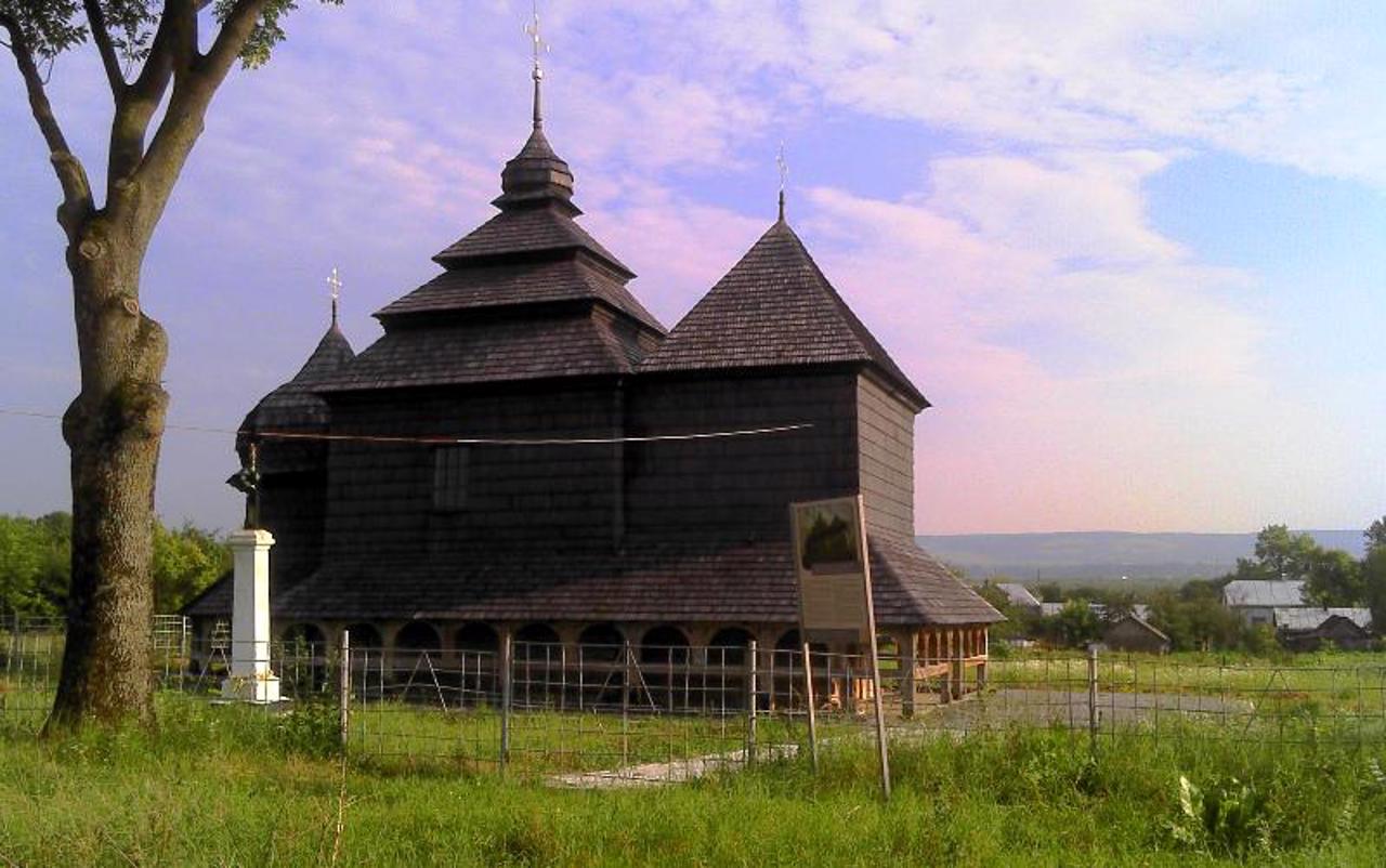 Archangel Michael Church, Kuty