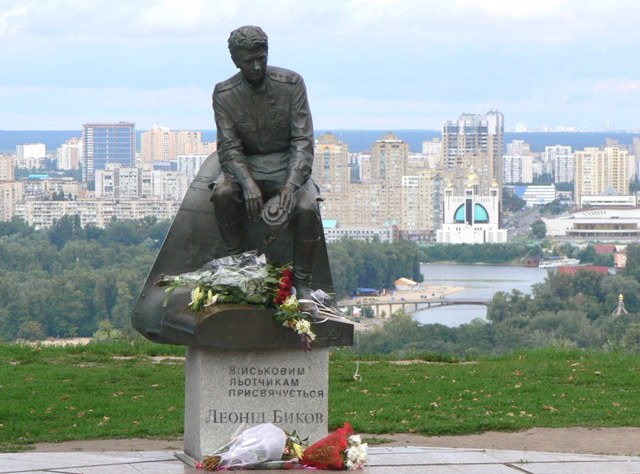 Пам'ятник Леоніду Бикову, Київ