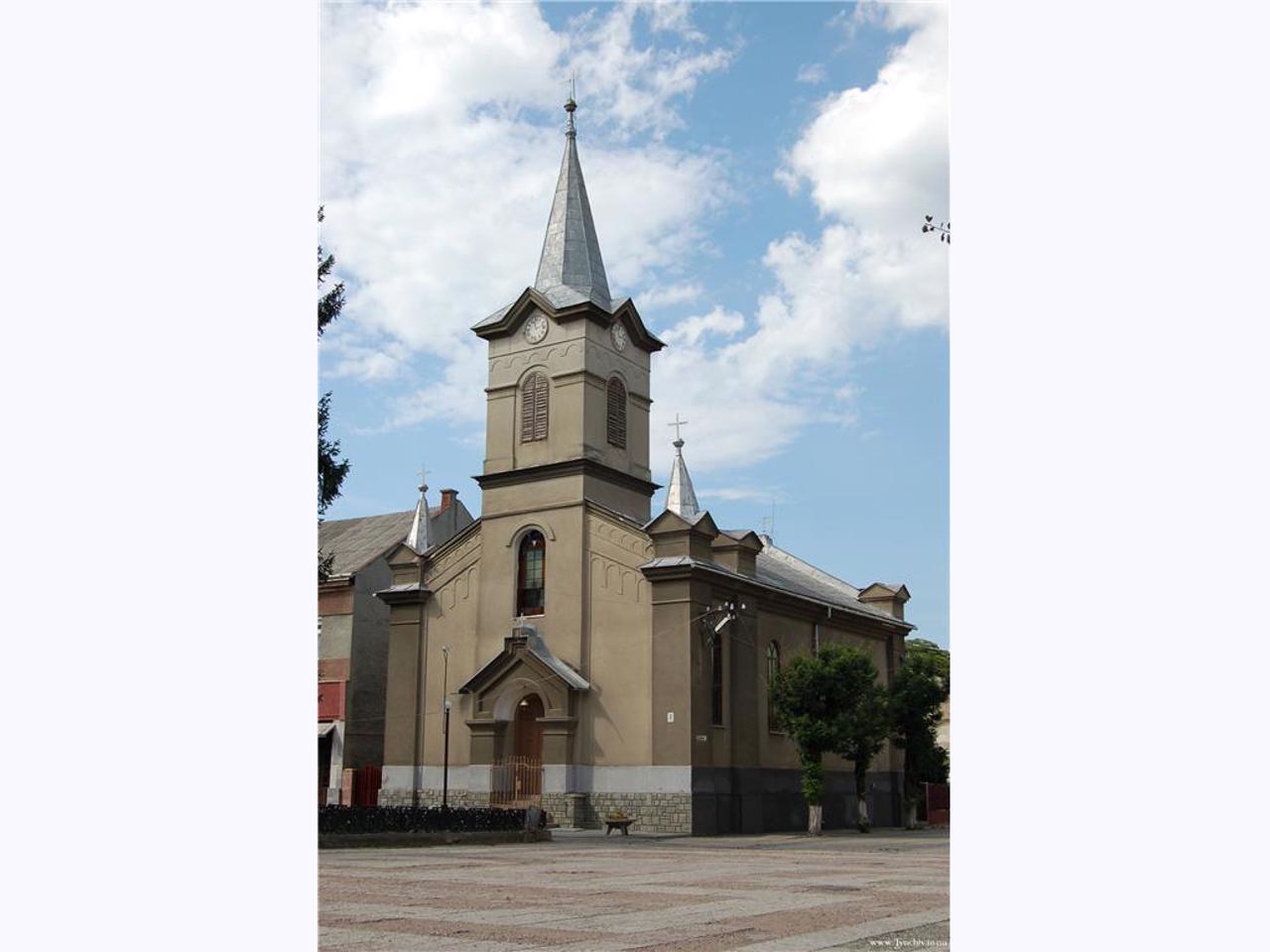 Saint Stefan's Church, Tiachiv