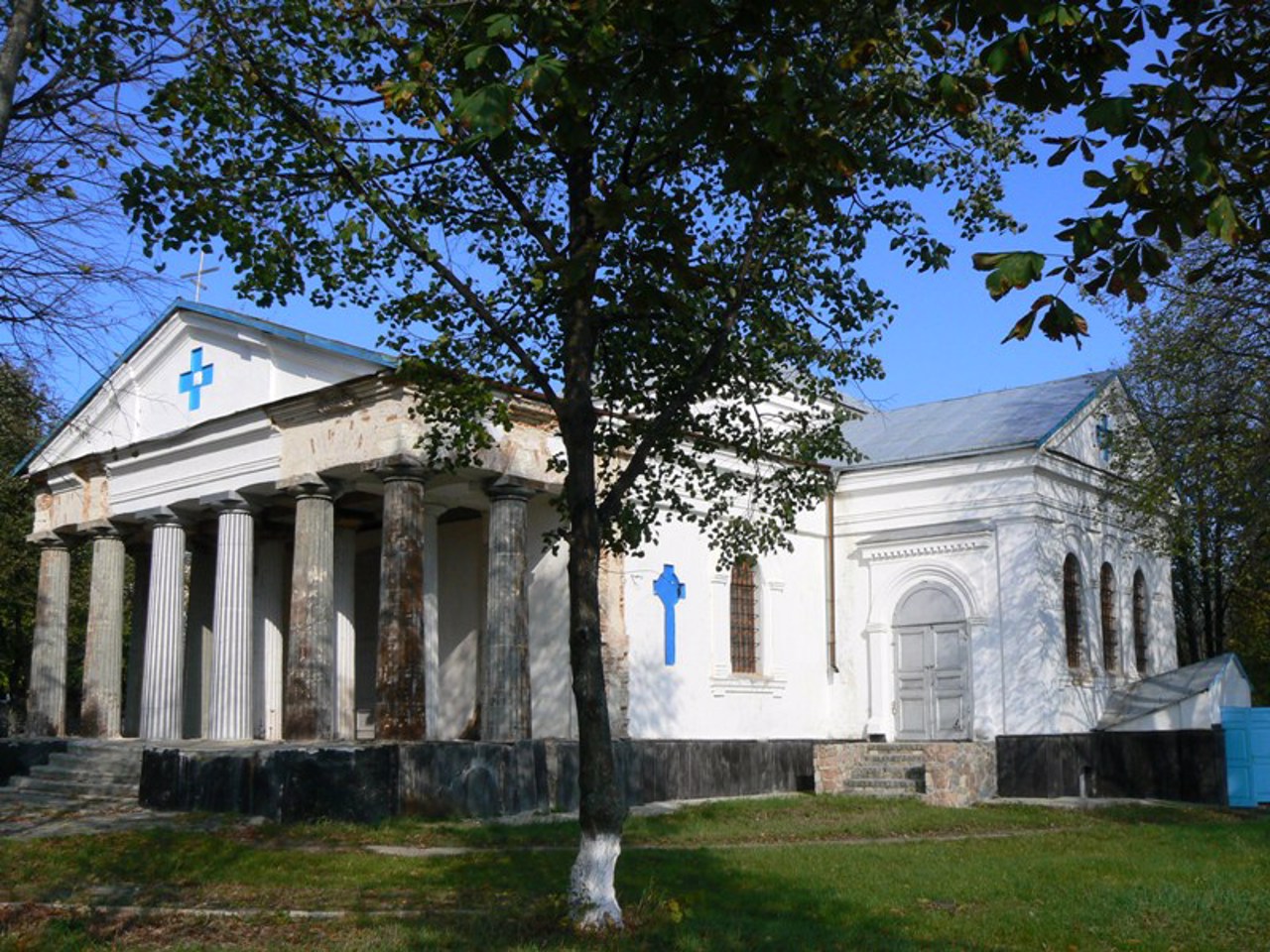 Крестовоздвиженская церковь до реставрации