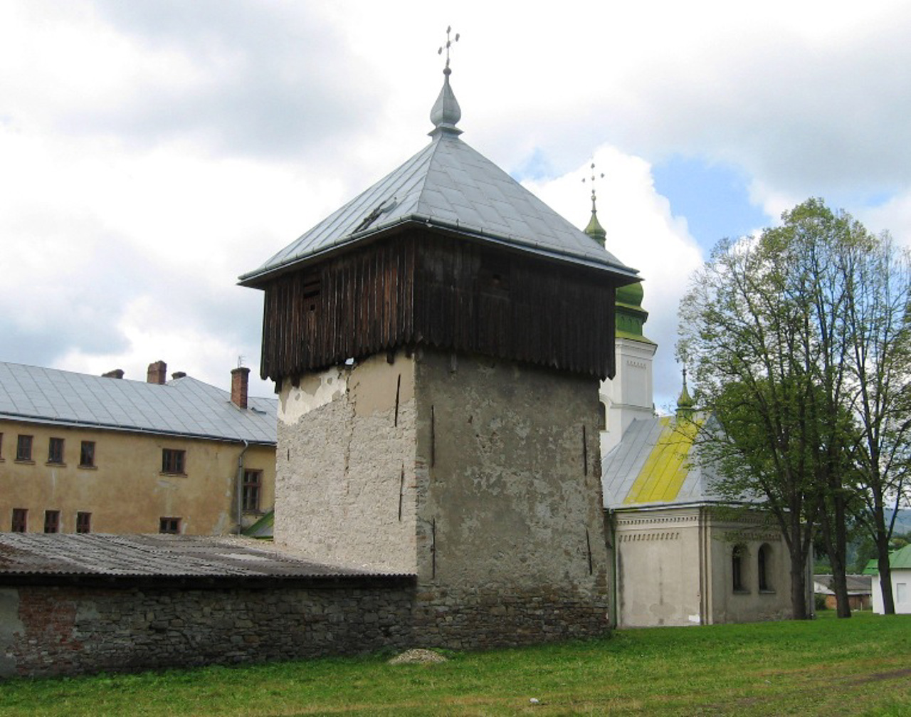 Лаврівський монастир, Лаврів
