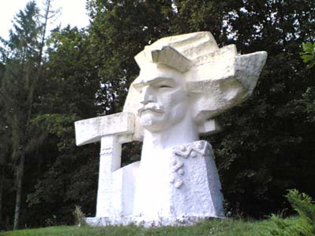 Monument to Dovbush, Pechenizhyn