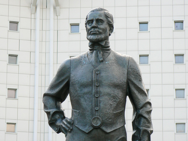 Пам'ятник Джону Юзу, Донецьк