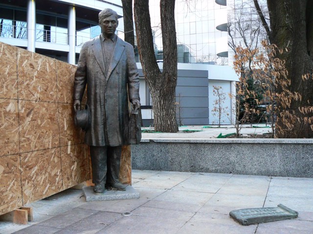 Insurance Agent Monument, Donetsk