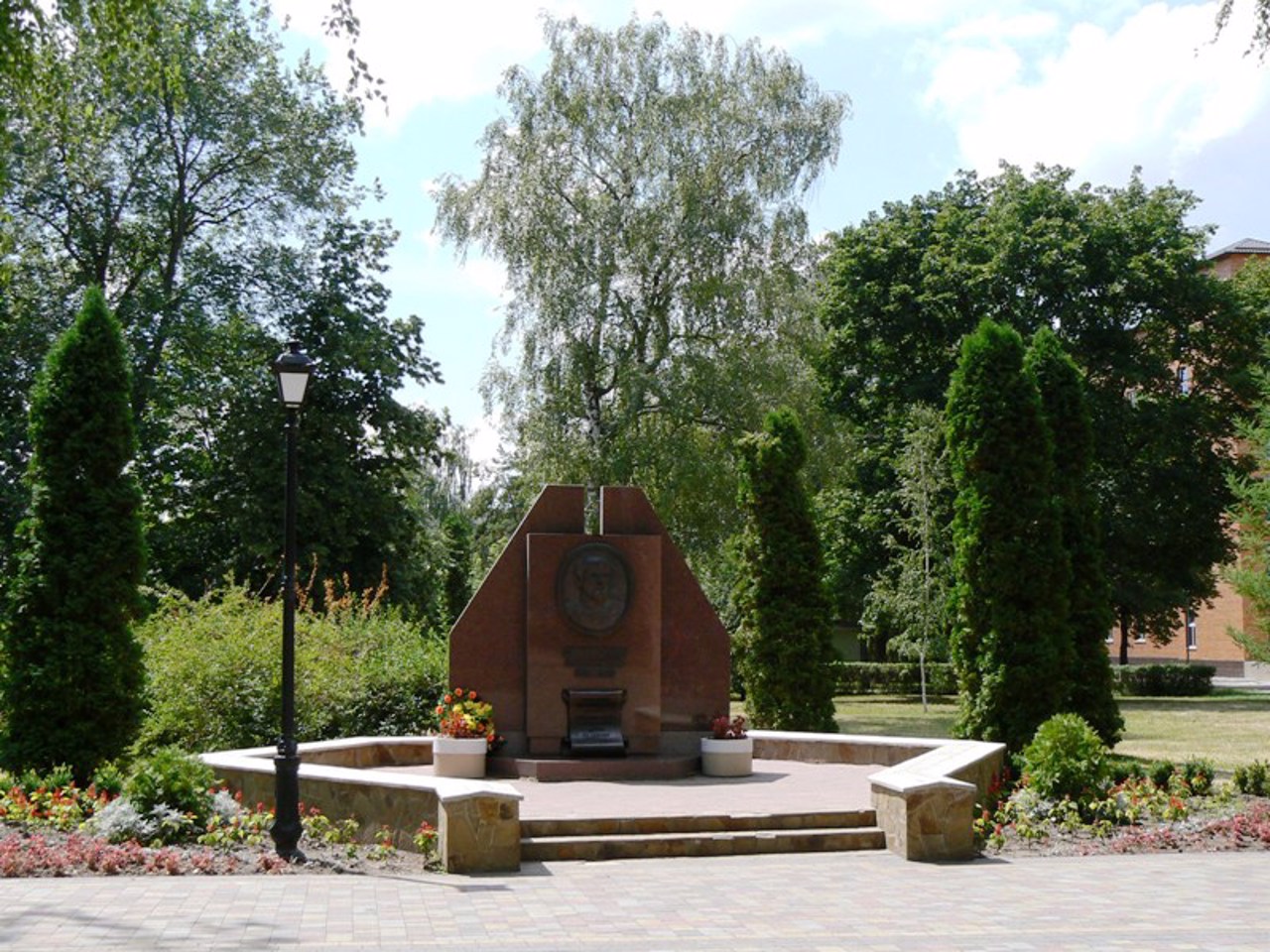 Памятник Зубковскому, Миргород