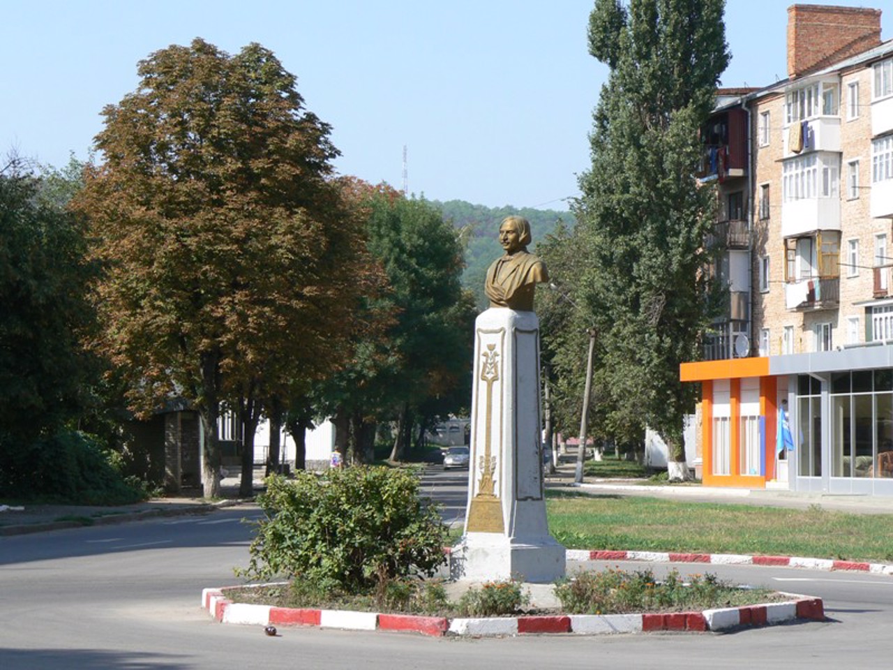 Hohol Monument, Mohyliv-Podilskyi