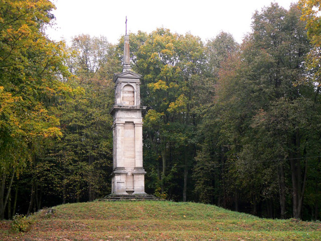 Придорожный памятник, Комарно