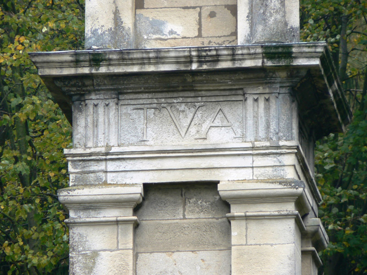 Roadside Monument, Komarno