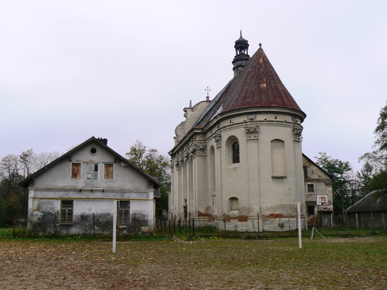 Костел Рождества Богородицы, Комарно