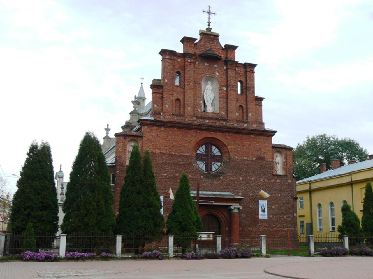 Воздвиженський костел, Городок