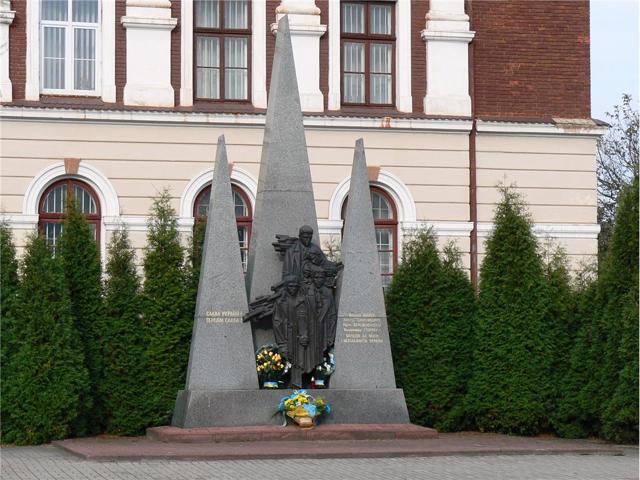 Пам'ятник борцям за волю України, Городок