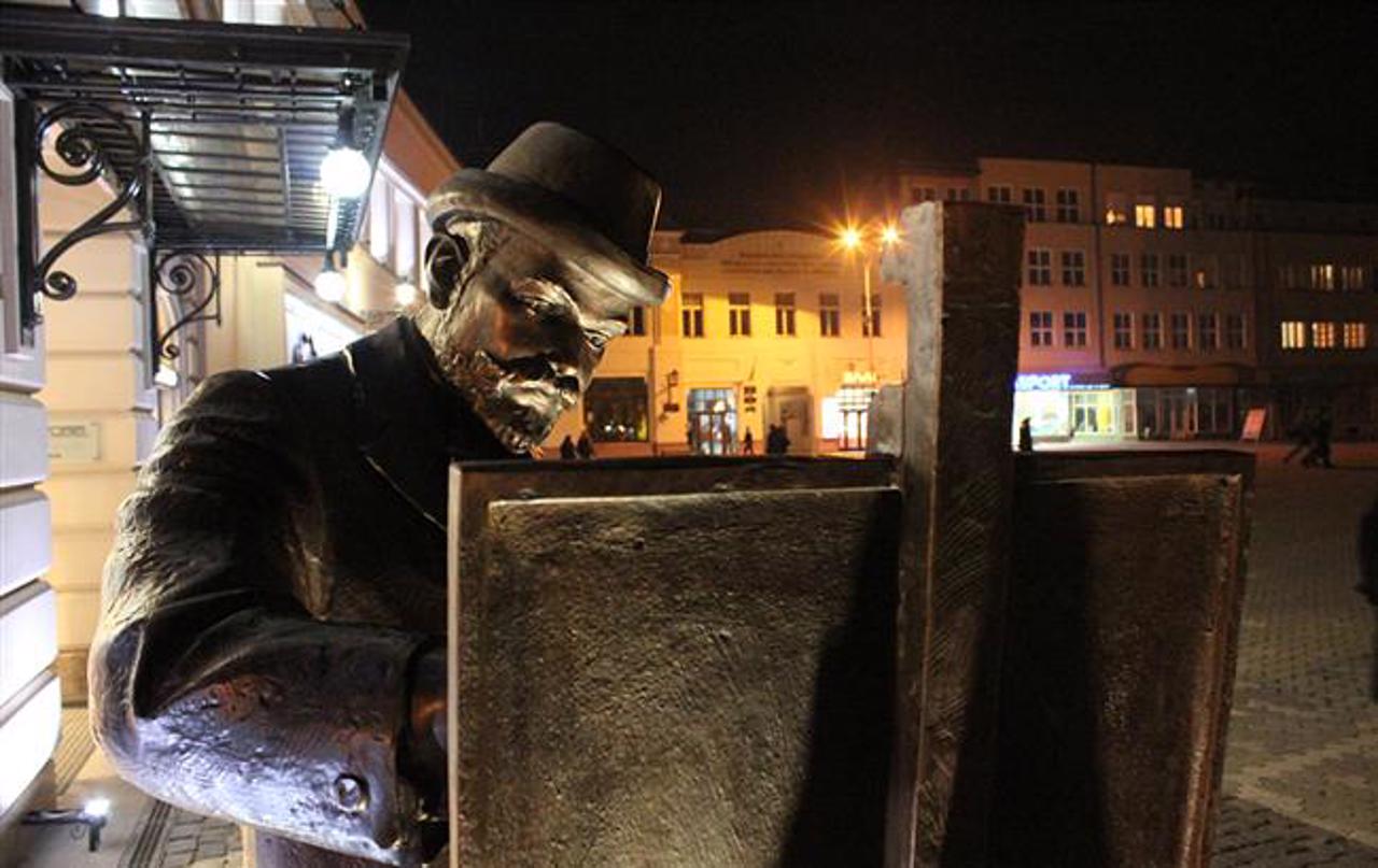 Monument to Roshkovych, Uzhhorod