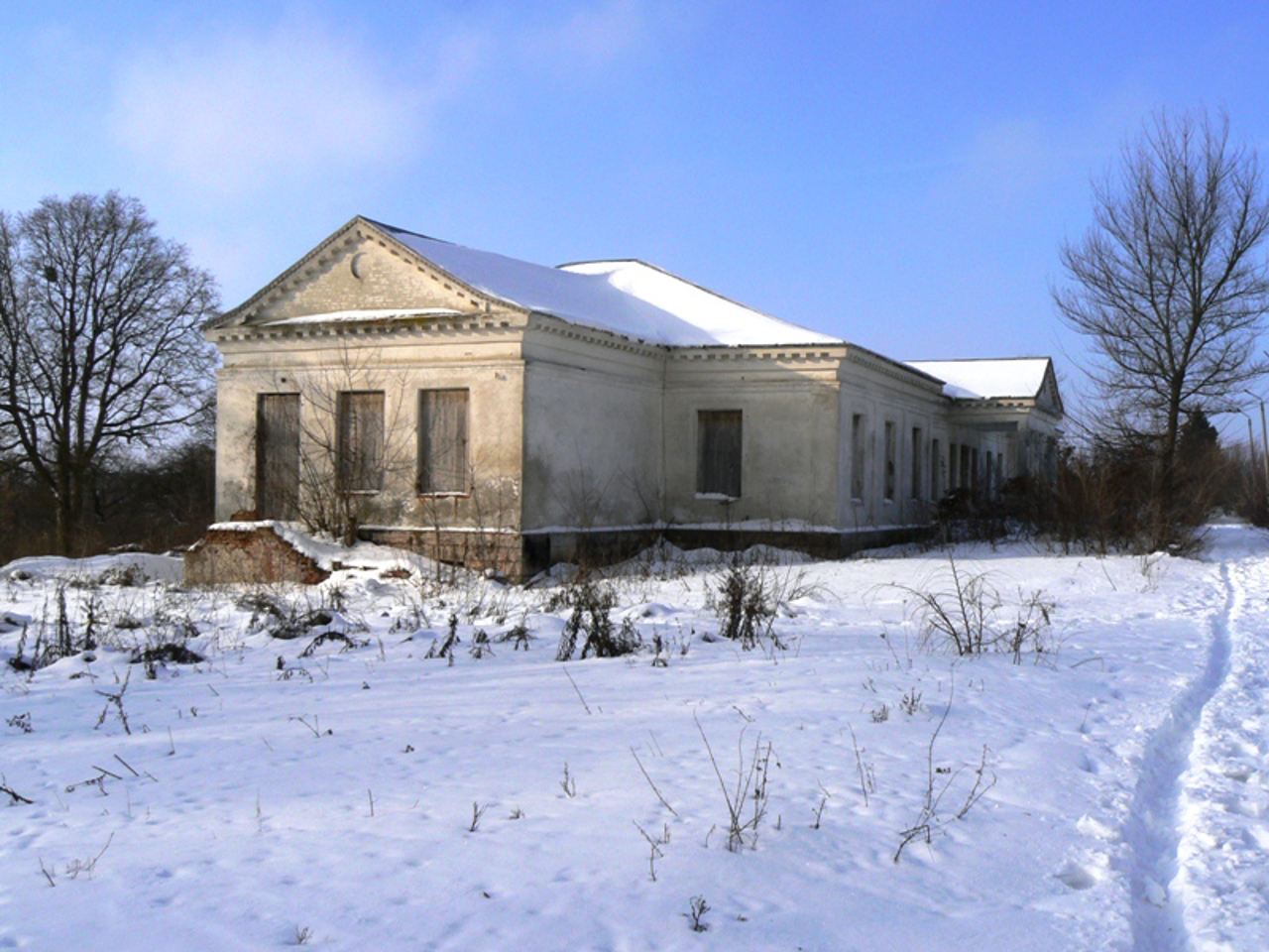 Rozhytsky Palace, Dobra