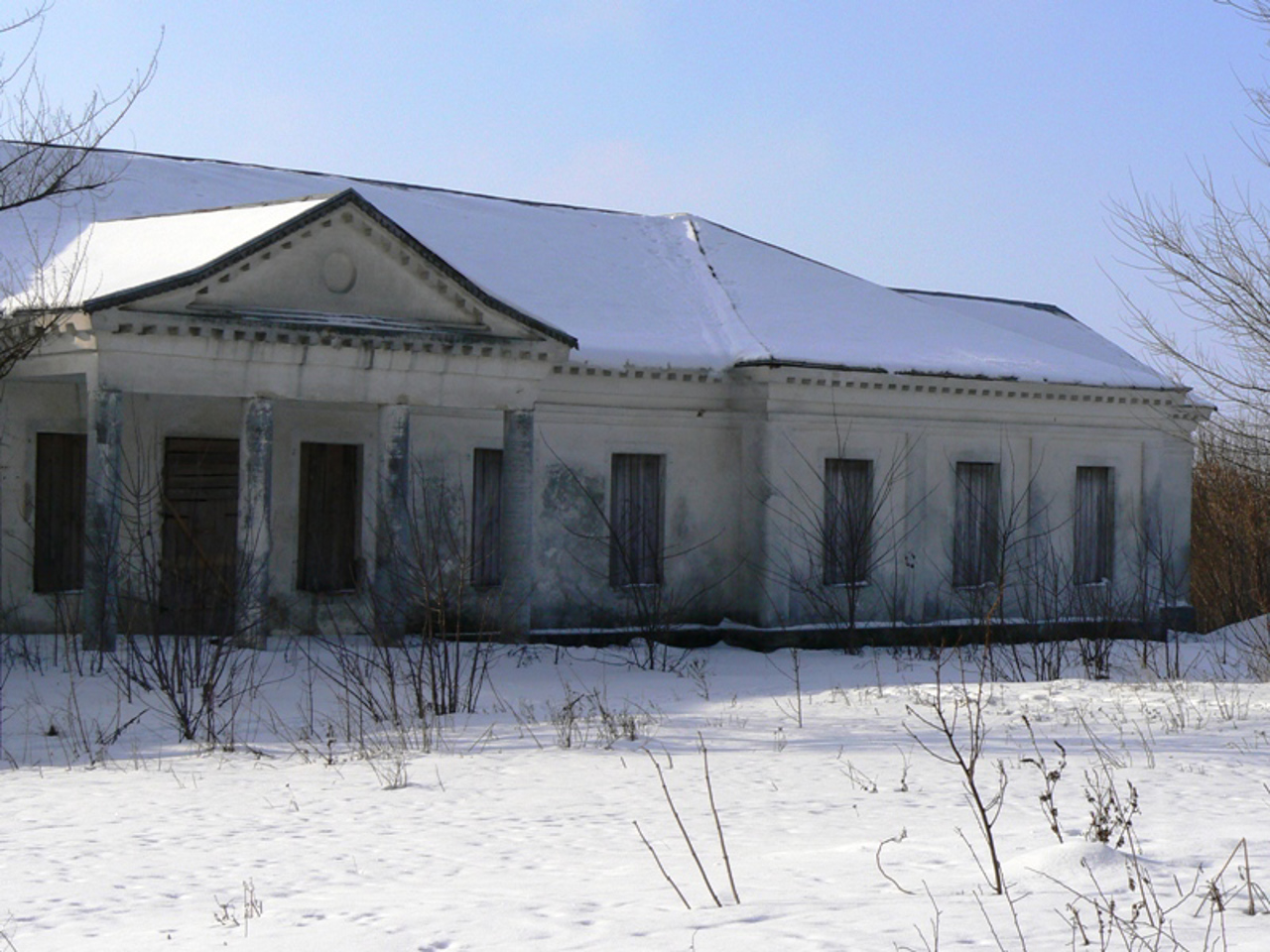 Rozhytsky Palace, Dobra