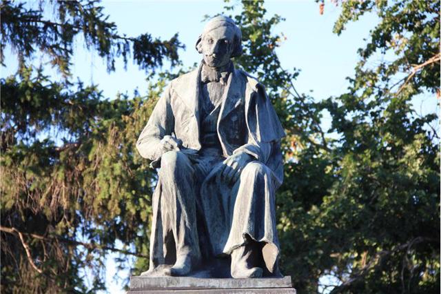 Mykola Hohol Monument, Velyki Sorochyntsi