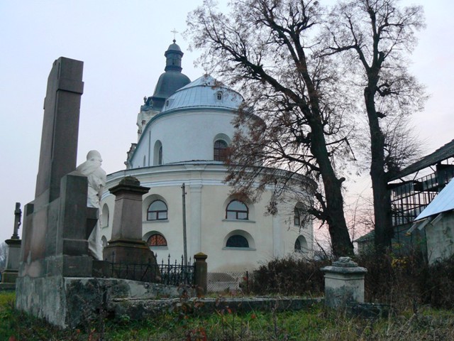 Троїцький костел, Микулинці