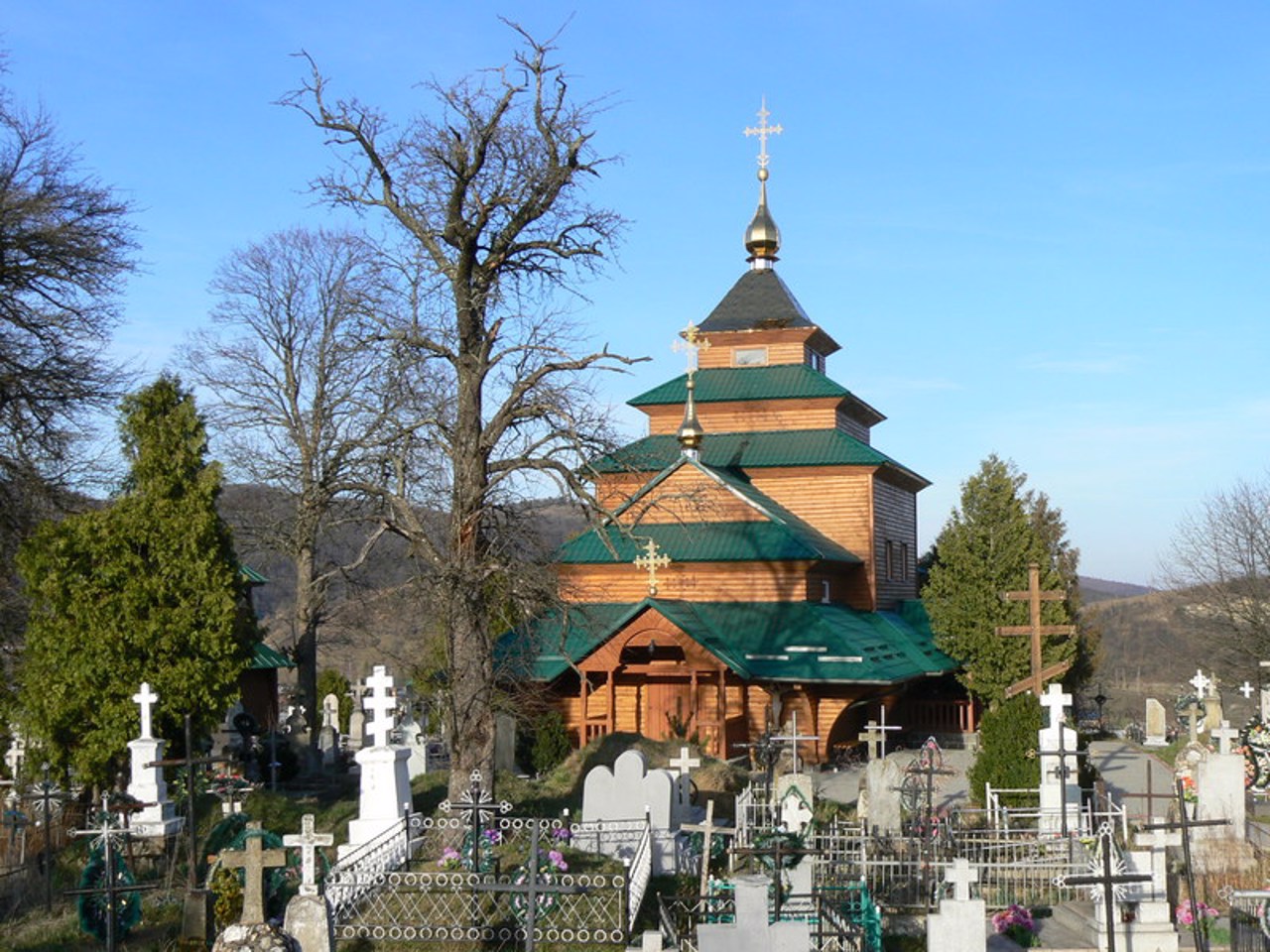 Holy Virgin Cathedral, Verkhnie Synovydne