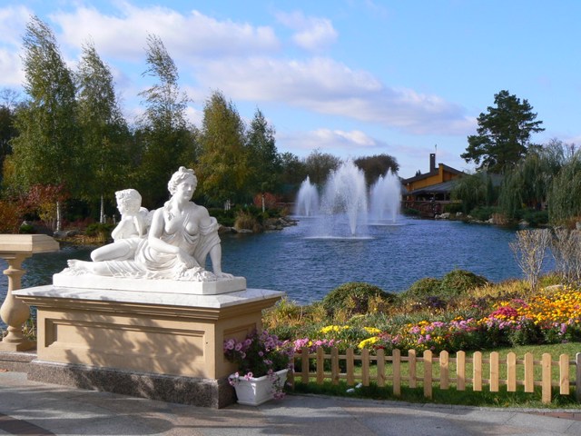 Park "Mezhyhirya", Novi Petrivtsi