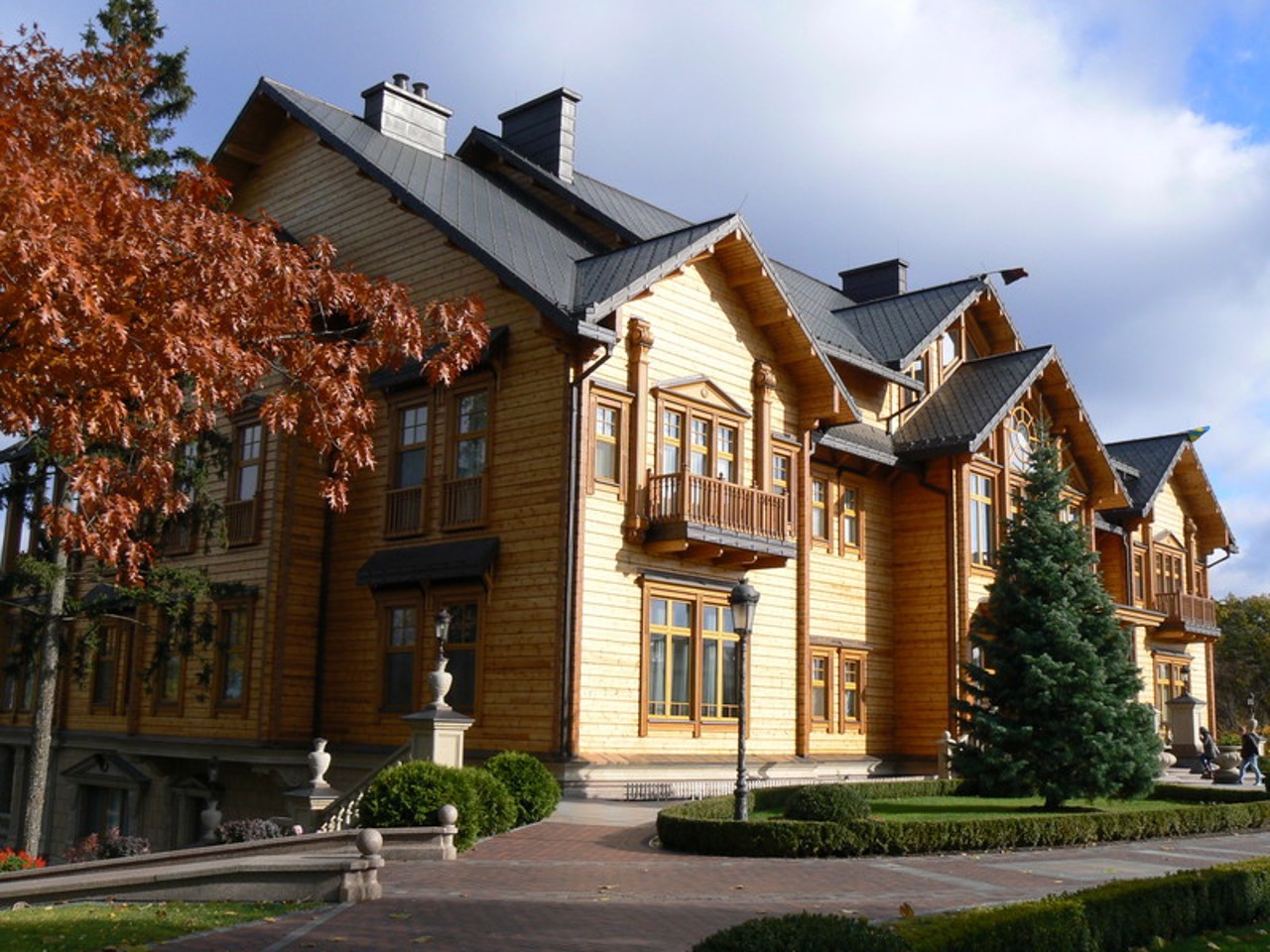 Park "Mezhyhirya", Novi Petrivtsi