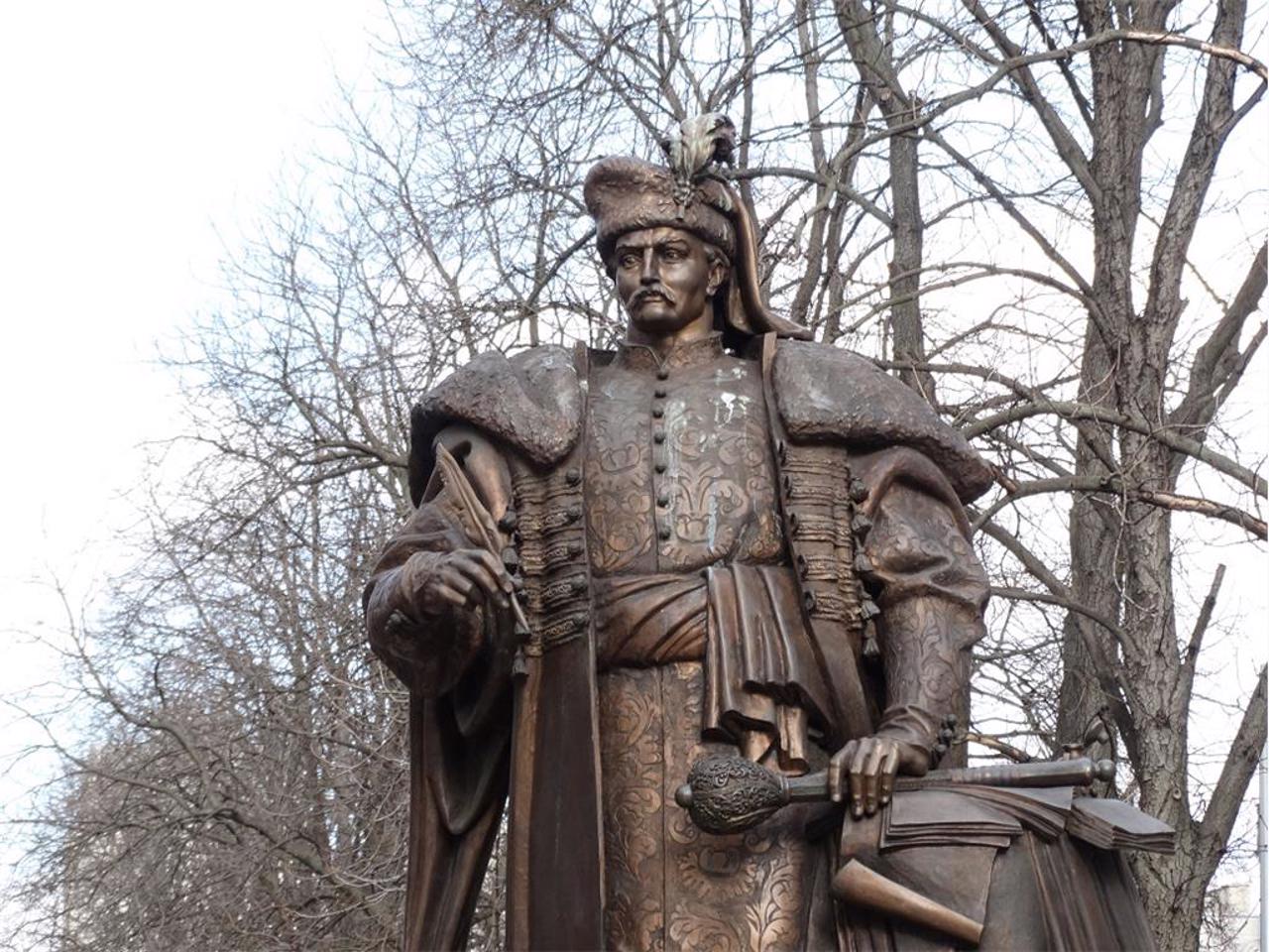 Pylyp Orlyk Monument, Kyiv