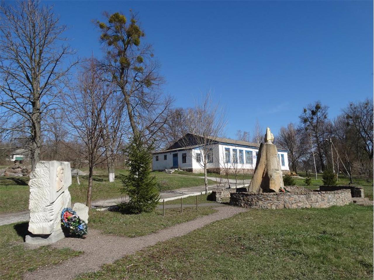 Heroes of Kholodny Yar Monument, Melnyky