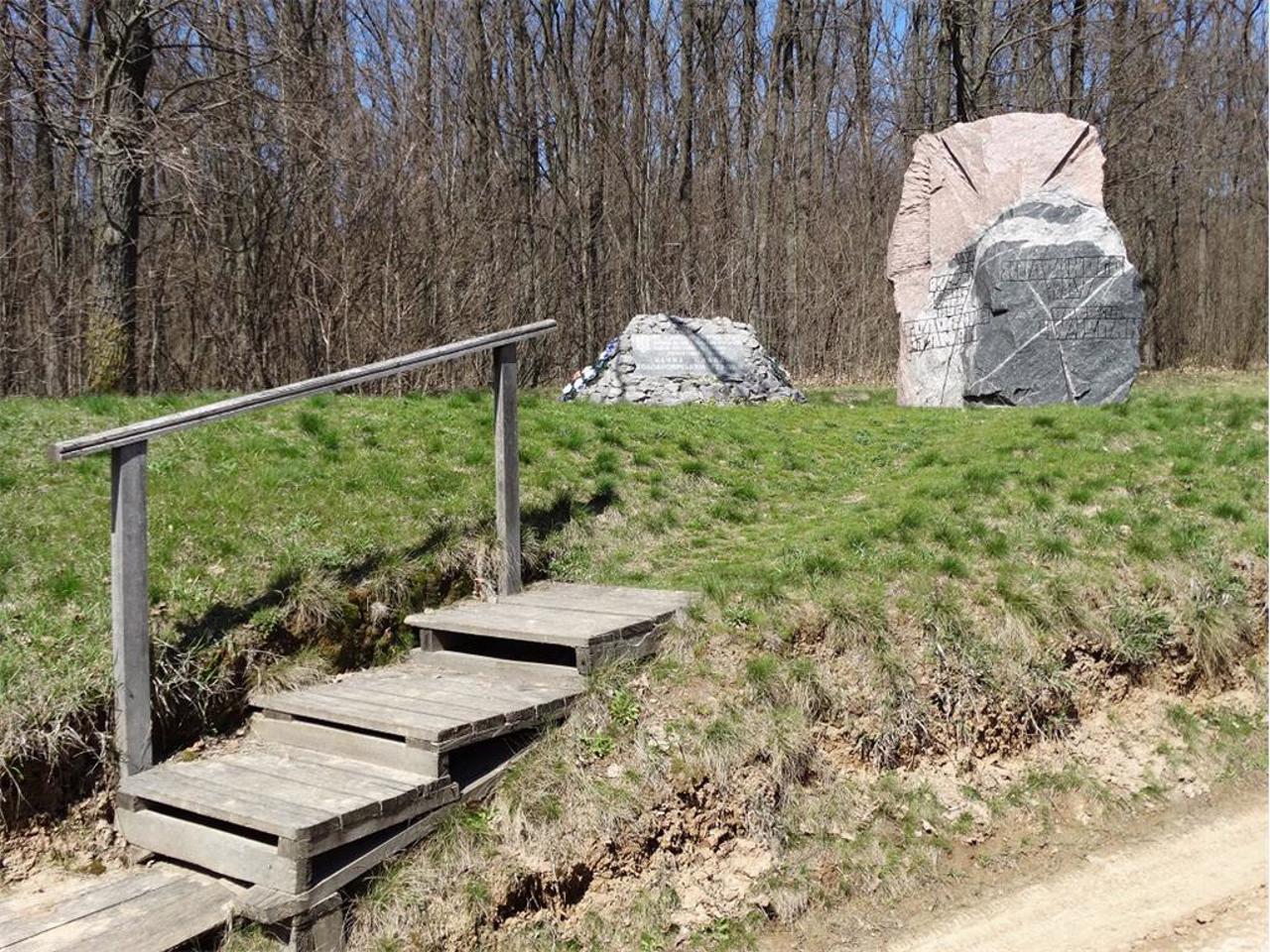 Vasyl Chuchupaka Monument, Melnyky