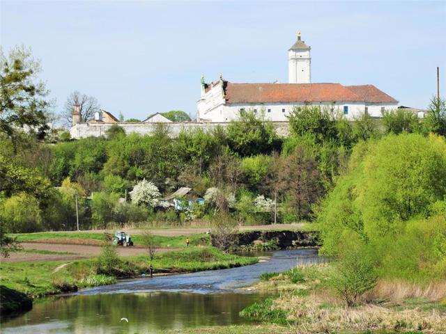 Бернардинский монастырь, Изяслав