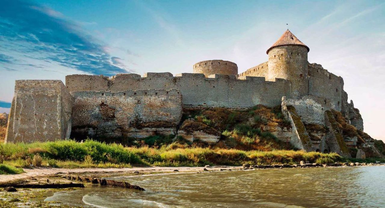 Premium Photo  Akkerman fortress medieval castle near the sea stronghold  in ukraine ruins of the citadel of the bilhoroddnistrovskyi fortress  ukraine one of the largest fortresses in eastern europe