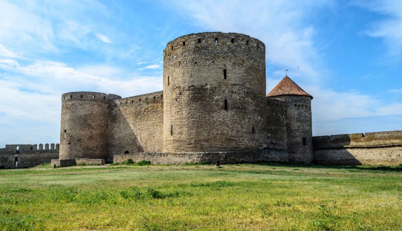 Premium Photo  Akkerman fortress medieval castle near the sea stronghold  in ukraine ruins of the citadel of the bilhoroddnistrovskyi fortress  ukraine one of the largest fortresses in eastern europe