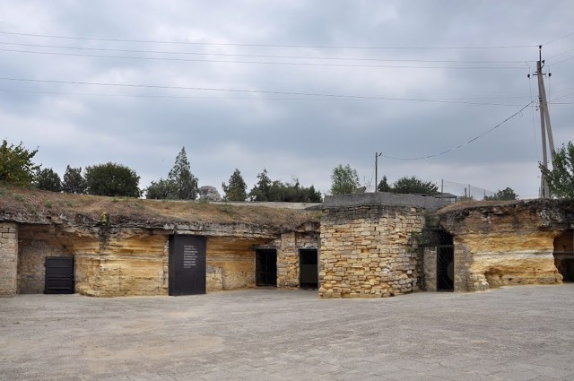 Nerubaiske catacombs