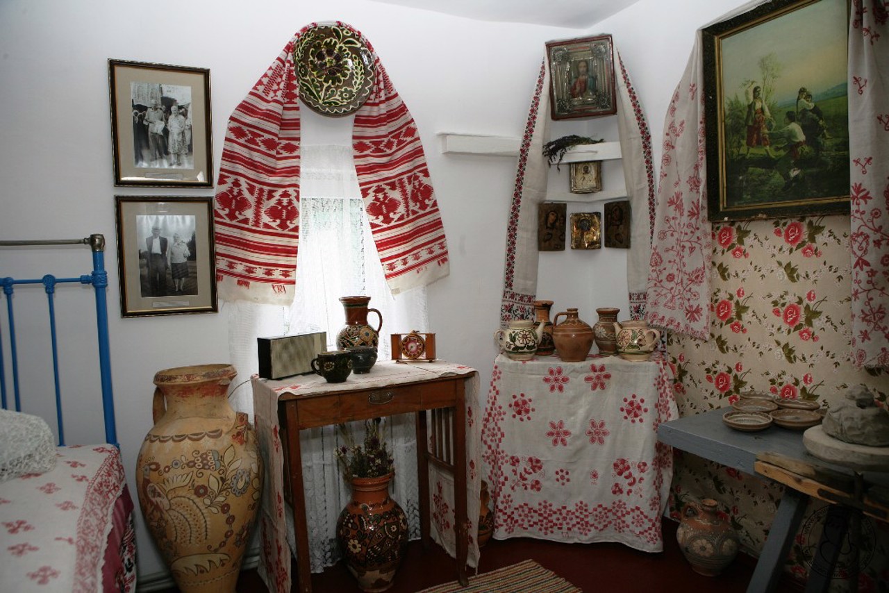 Poshyvaylo Estate Museum, Opishnia
